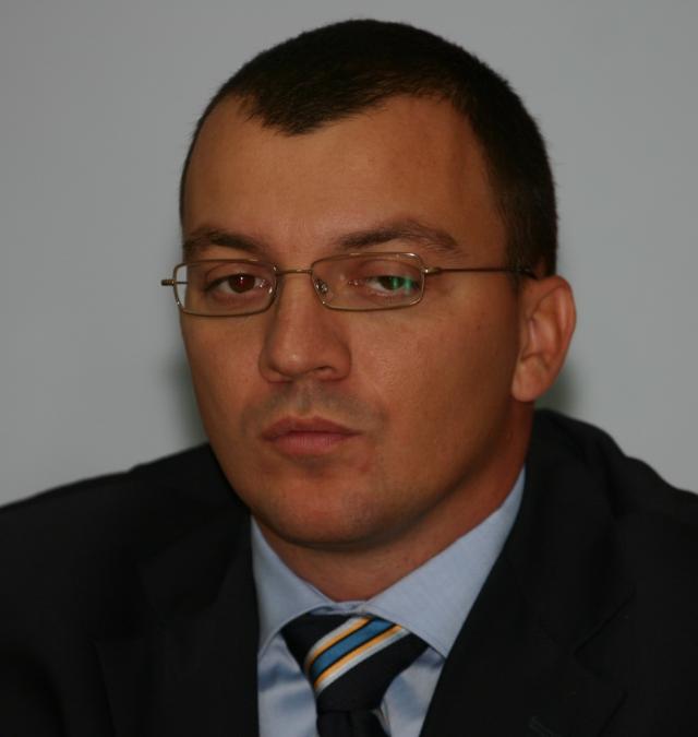 Deputatul Mihail Boldea face bani chiar şi din arestul Poliţiei Galaţi