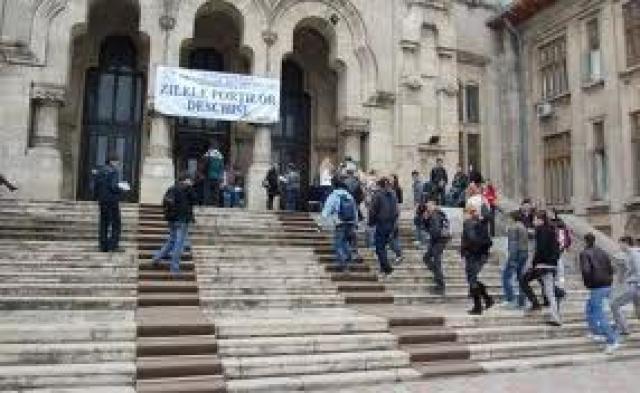 Se încinge lupta pentru funcţia de rector la Universitatea „Dunărea de Jos”