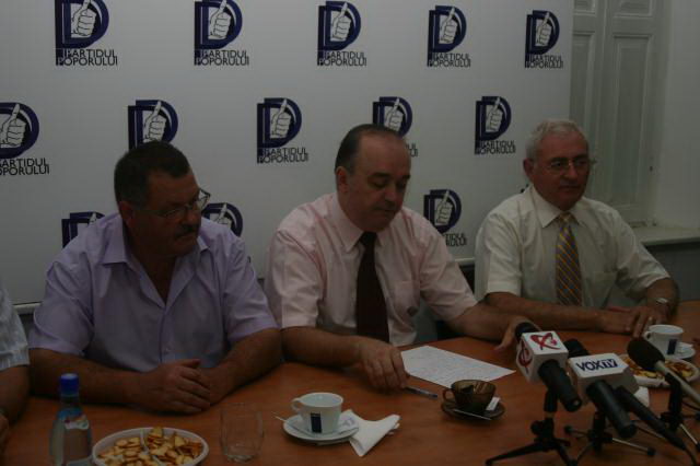 Partidul lui Diaconescu mizează pe candidaţi proprii pentru alegerile locale