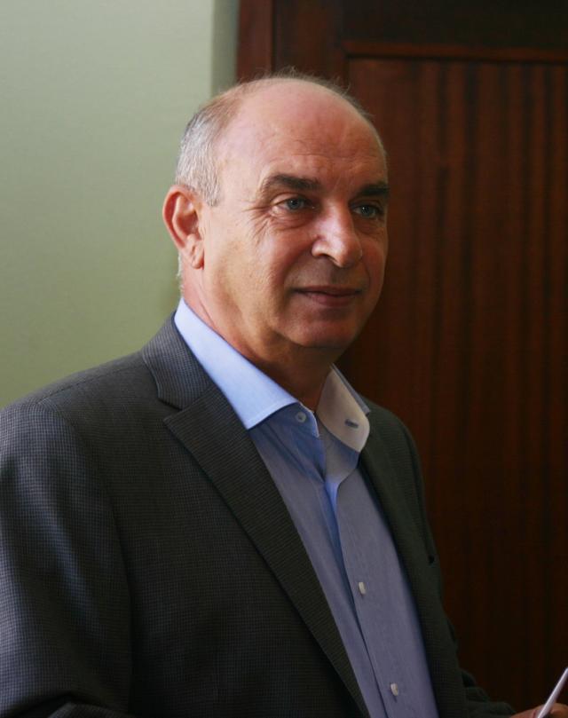 Eugen Chebac se crede Geoană și va candida ca independent pentru un nou mandat
