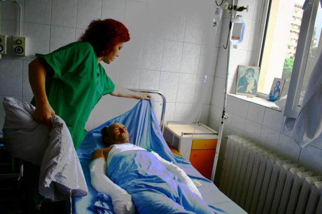 Gălăţenii se tem că vor muri cu zile, pentru că medicii vor face garda la domiciliu