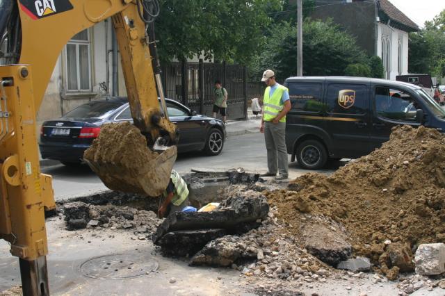 Strada Nicolae Bălcescu este ciuruită din nou de Vega 93