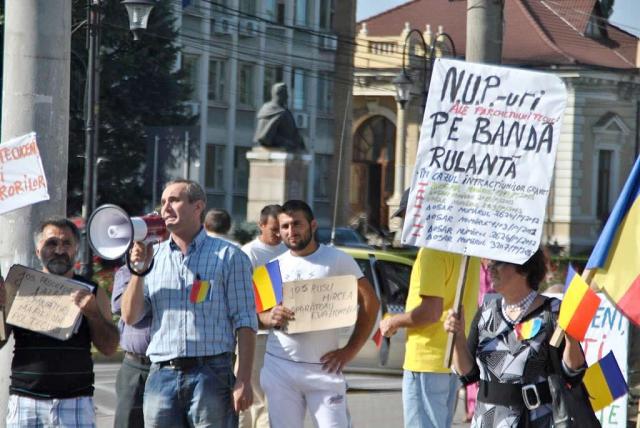 Martorul din dosarul traficului de permise auto a manifestat împotriva corupției din justiția gălățeană