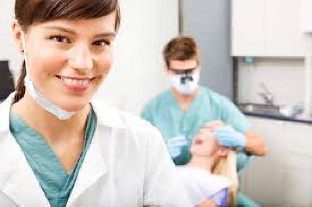 Consultații stomatologice gratuite pentru gălățeni - în cadrul campaniei „Zâmbește România”