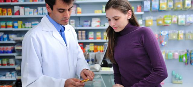 Studenţi la farmacie din toată ţara vor avea şansa de a face practică în farmaciile Dona